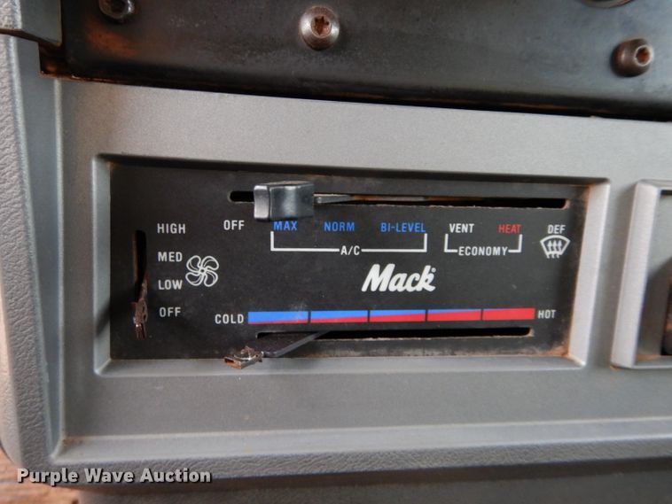 image for item GF9759 1996 Mack CH613 dump truck