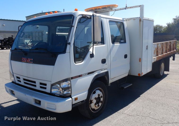 image for item GI9451 2007 GMC W5500HD flatbed truck