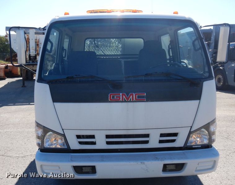 image for item GI9451 2007 GMC W5500HD flatbed truck