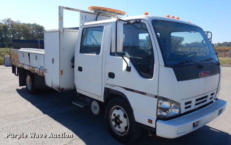 image for item GI9451 2007 GMC W5500HD flatbed truck