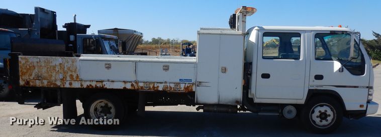 image for item GI9451 2007 GMC W5500HD flatbed truck