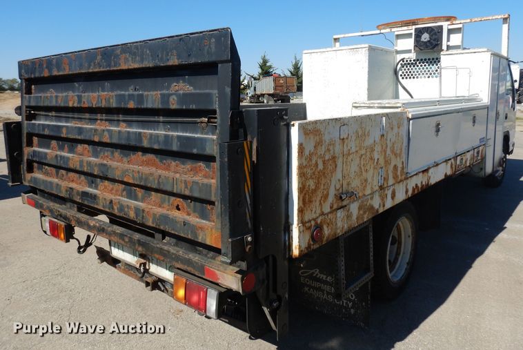 image for item GI9451 2007 GMC W5500HD flatbed truck