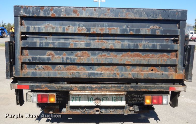 image for item GI9451 2007 GMC W5500HD flatbed truck