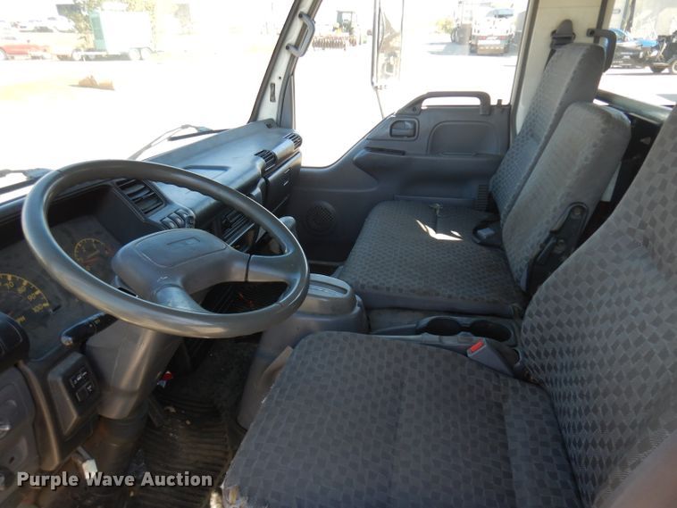 image for item GI9451 2007 GMC W5500HD flatbed truck