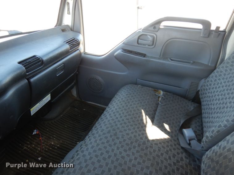 image for item GI9451 2007 GMC W5500HD flatbed truck