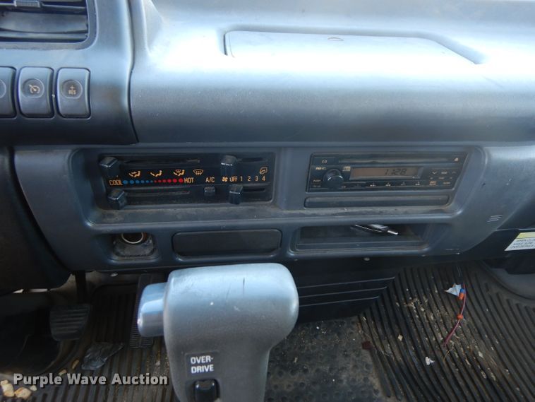 image for item GI9451 2007 GMC W5500HD flatbed truck