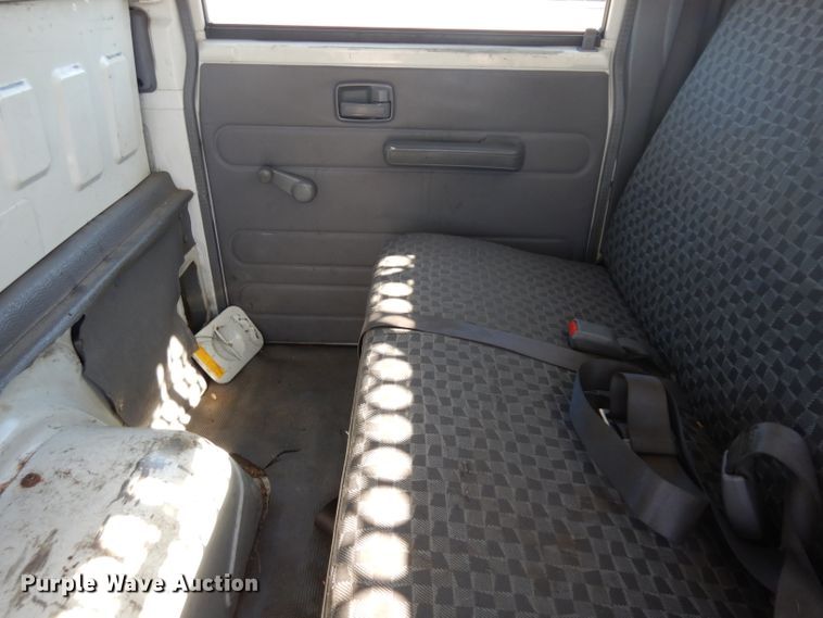 image for item GI9451 2007 GMC W5500HD flatbed truck