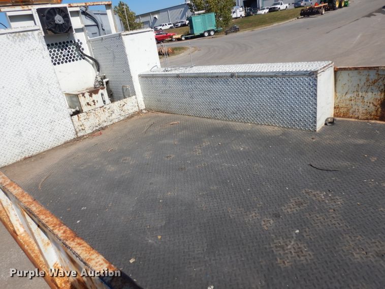 image for item GI9451 2007 GMC W5500HD flatbed truck