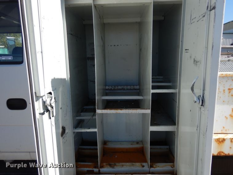 image for item GI9451 2007 GMC W5500HD flatbed truck