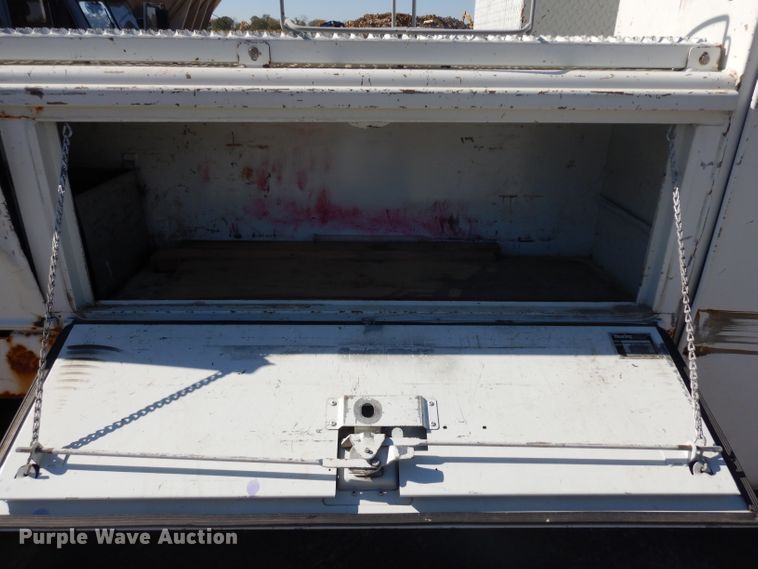 image for item GI9451 2007 GMC W5500HD flatbed truck