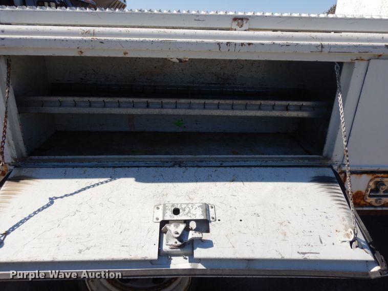 image for item GI9451 2007 GMC W5500HD flatbed truck