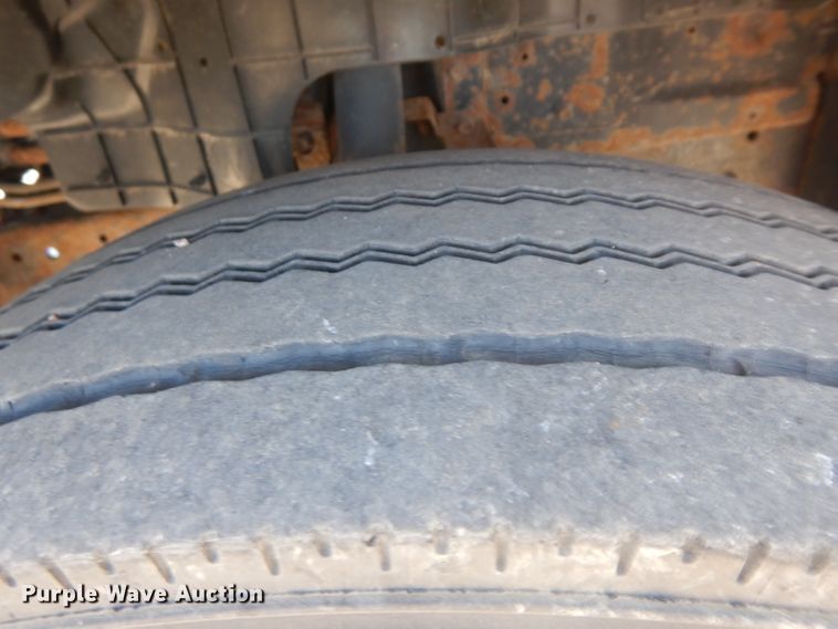 image for item GI9451 2007 GMC W5500HD flatbed truck