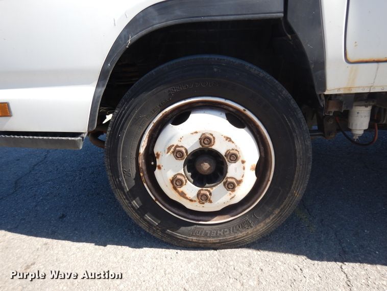 image for item GI9451 2007 GMC W5500HD flatbed truck