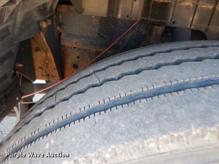 image for item GI9451 2007 GMC W5500HD flatbed truck