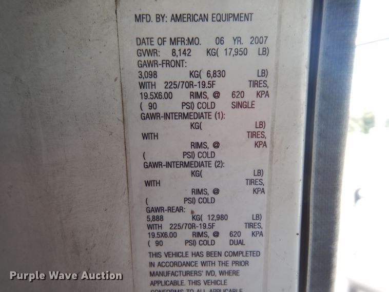 image for item GI9451 2007 GMC W5500HD flatbed truck