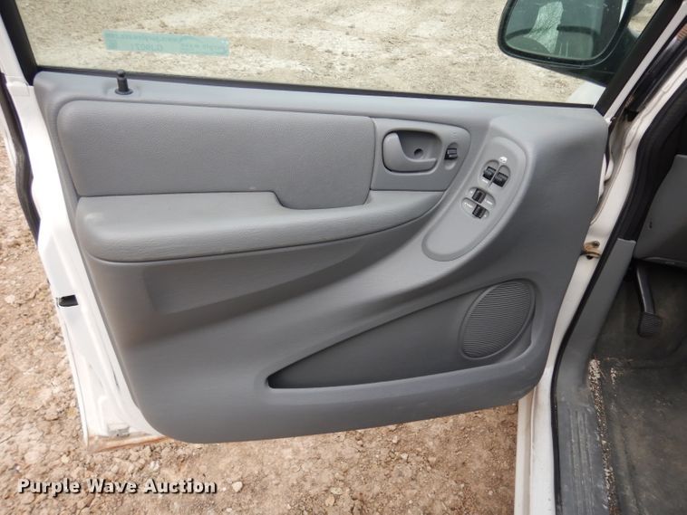 image for item GJ9071 2005 Dodge Grand Caravan van