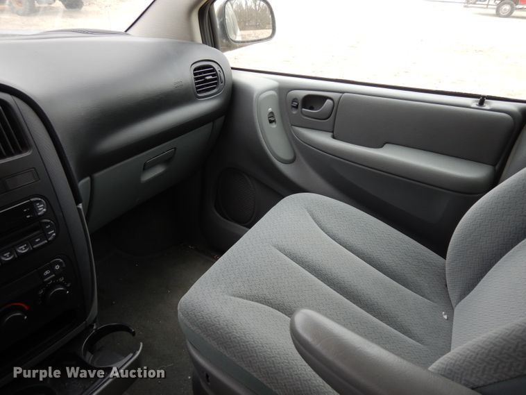 image for item GJ9071 2005 Dodge Grand Caravan van