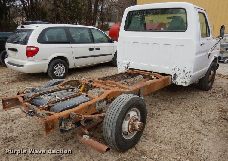 image for item GJ9072 1988 Ford Econoline E350 van cab and chassis