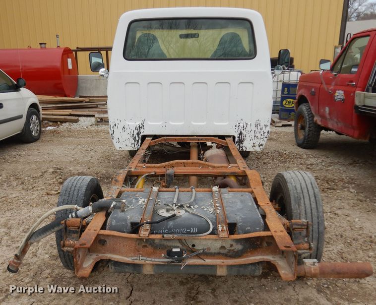 image for item GJ9072 1988 Ford Econoline E350 van cab and chassis