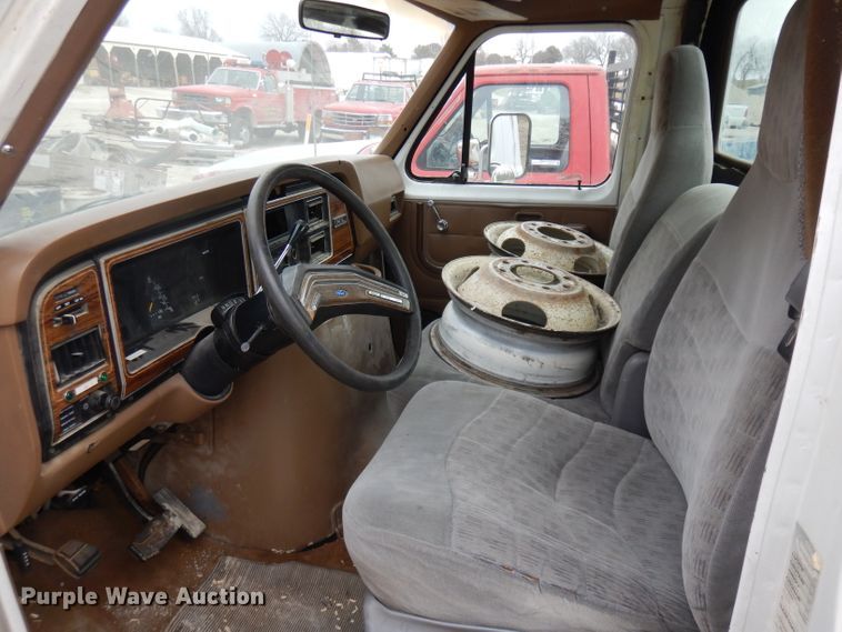 image for item GJ9072 1988 Ford Econoline E350 van cab and chassis