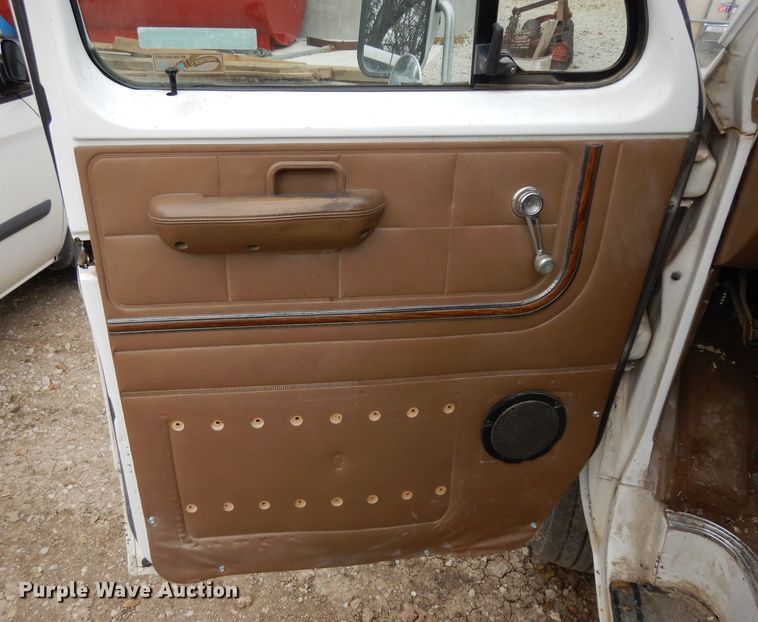 image for item GJ9072 1988 Ford Econoline E350 van cab and chassis