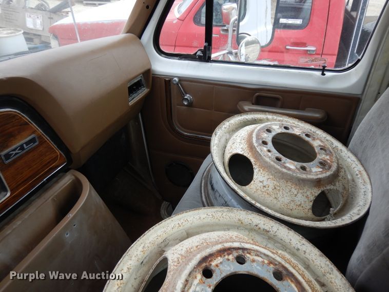 image for item GJ9072 1988 Ford Econoline E350 van cab and chassis