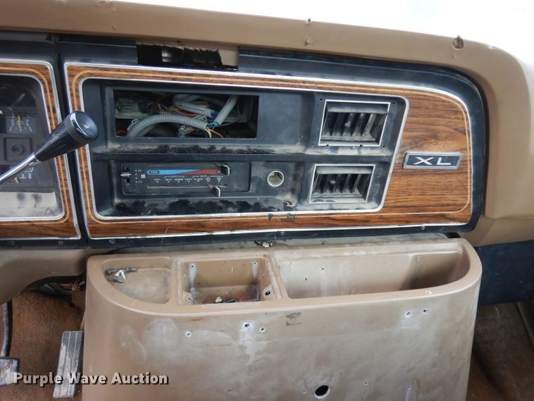 image for item GJ9072 1988 Ford Econoline E350 van cab and chassis