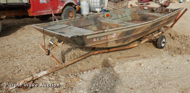 image for item GJ9076 Lowe boat