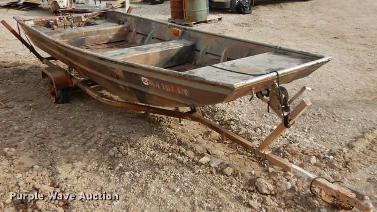 image for item GJ9076 Lowe boat