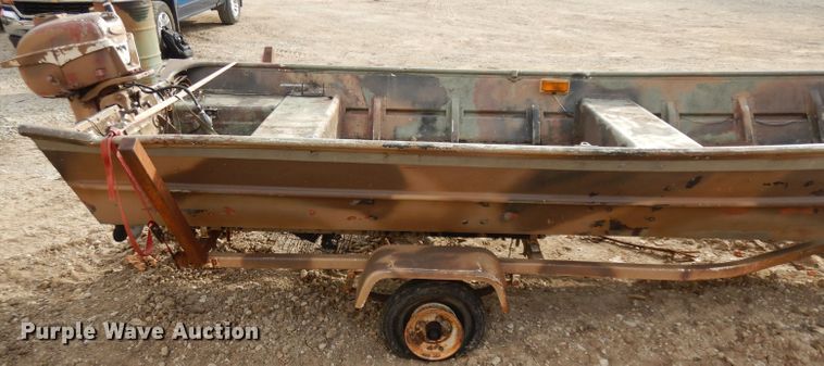 image for item GJ9076 Lowe boat