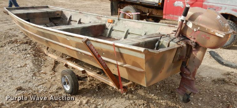 image for item GJ9076 Lowe boat