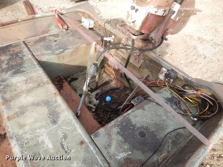 image for item GJ9076 Lowe boat