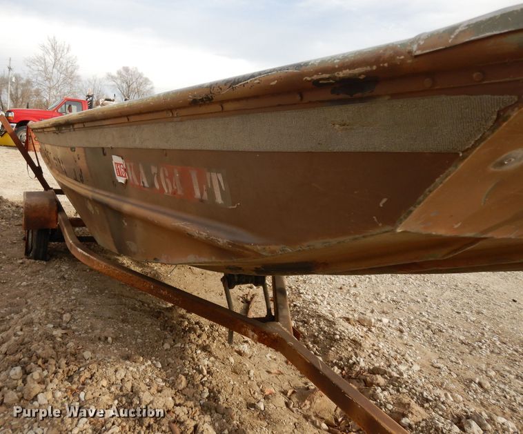 image for item GJ9076 Lowe boat