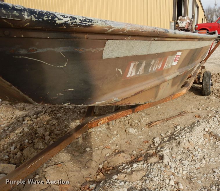 image for item GJ9076 Lowe boat