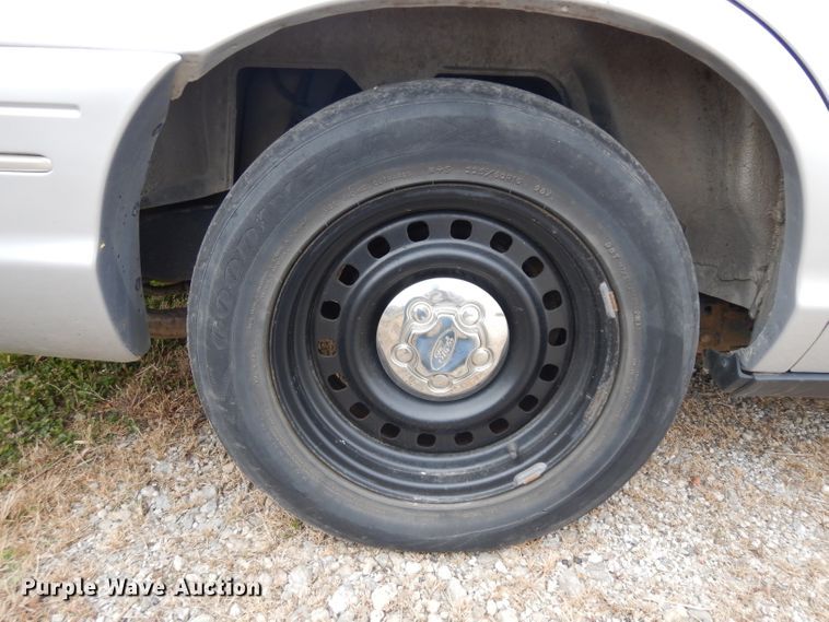 image for item GJ9117 2001 Ford Crown Victoria Police Interceptor