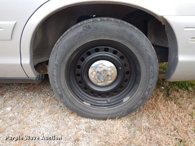 image for item GJ9117 2001 Ford Crown Victoria Police Interceptor