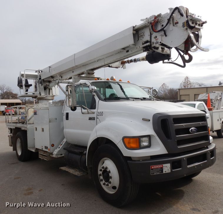 image for item GJ9119 2006 Ford F750 digger derrick truck