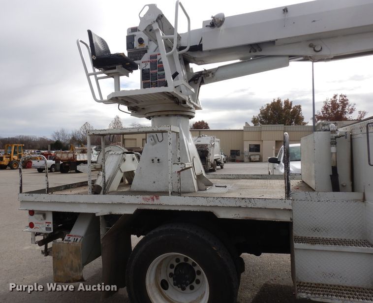 image for item GJ9119 2006 Ford F750 digger derrick truck