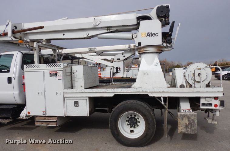 image for item GJ9119 2006 Ford F750 digger derrick truck