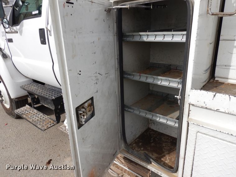 image for item GJ9119 2006 Ford F750 digger derrick truck