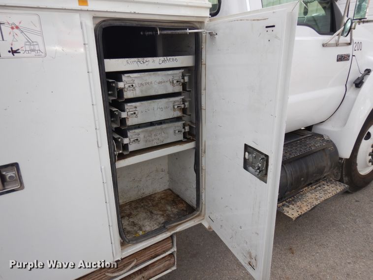 image for item GJ9119 2006 Ford F750 digger derrick truck