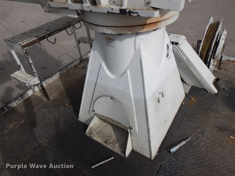 image for item GJ9119 2006 Ford F750 digger derrick truck