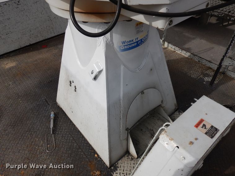 image for item GJ9119 2006 Ford F750 digger derrick truck