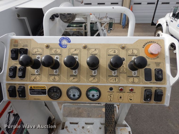 image for item GJ9119 2006 Ford F750 digger derrick truck