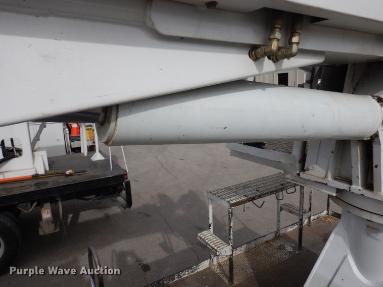 image for item GJ9119 2006 Ford F750 digger derrick truck