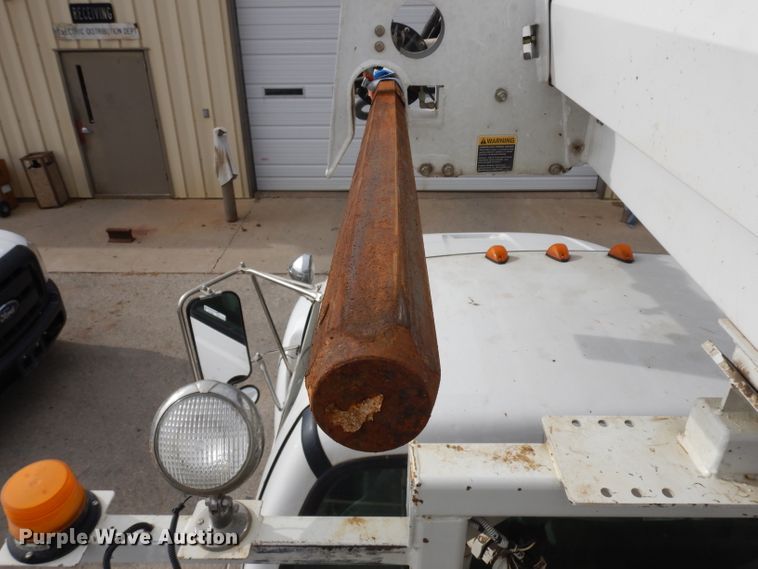 image for item GJ9119 2006 Ford F750 digger derrick truck