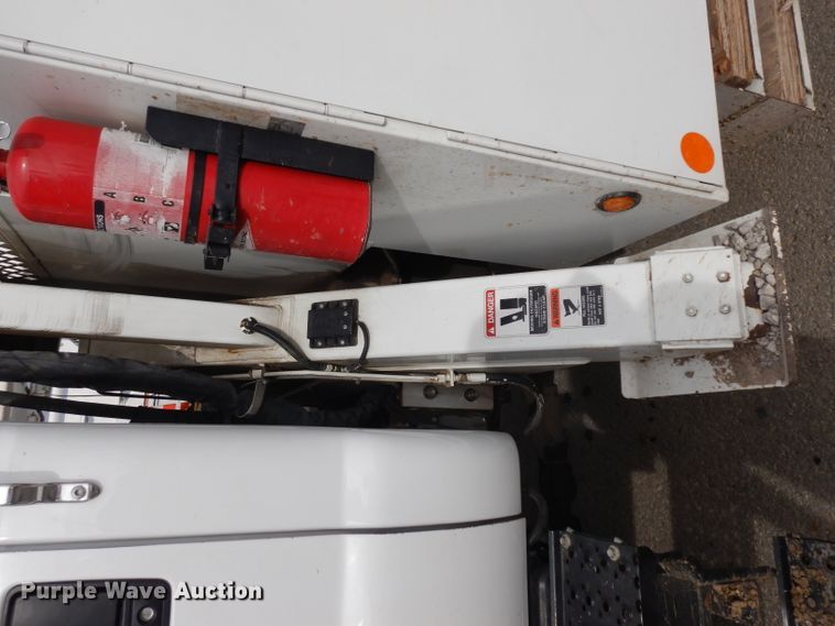 image for item GJ9119 2006 Ford F750 digger derrick truck