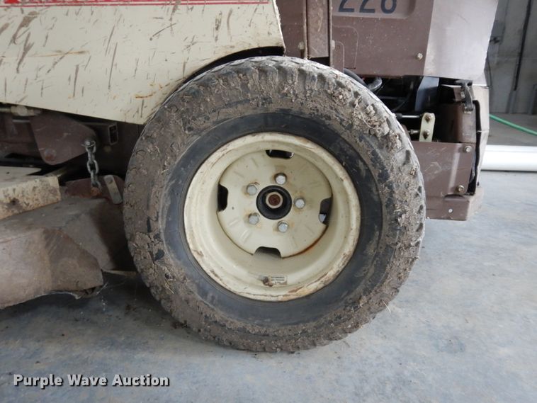 image for item GJ9121 Grasshopper 322D ZTR lawn mower