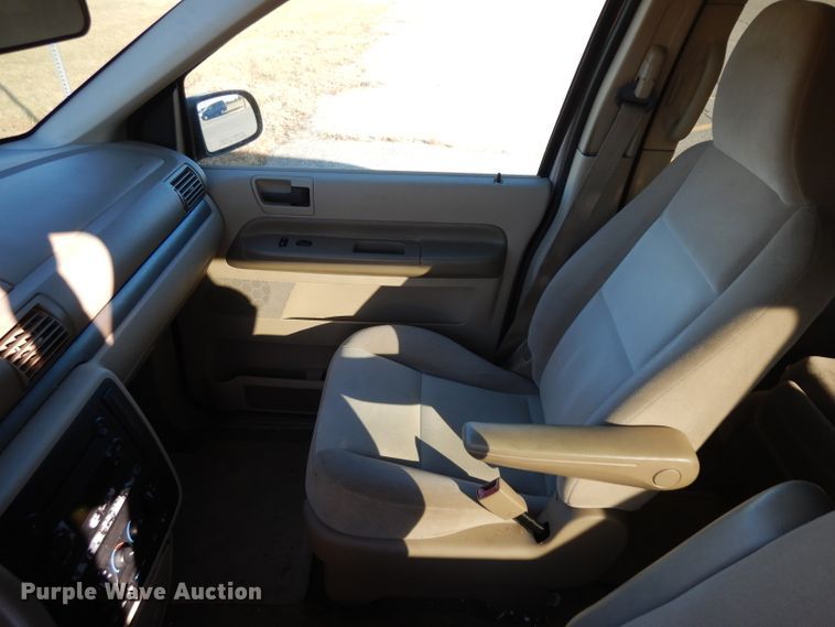 image for item GJ9135 2004 Ford Freestar van