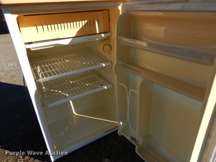 image for item GJ9138 Mini refrigerator